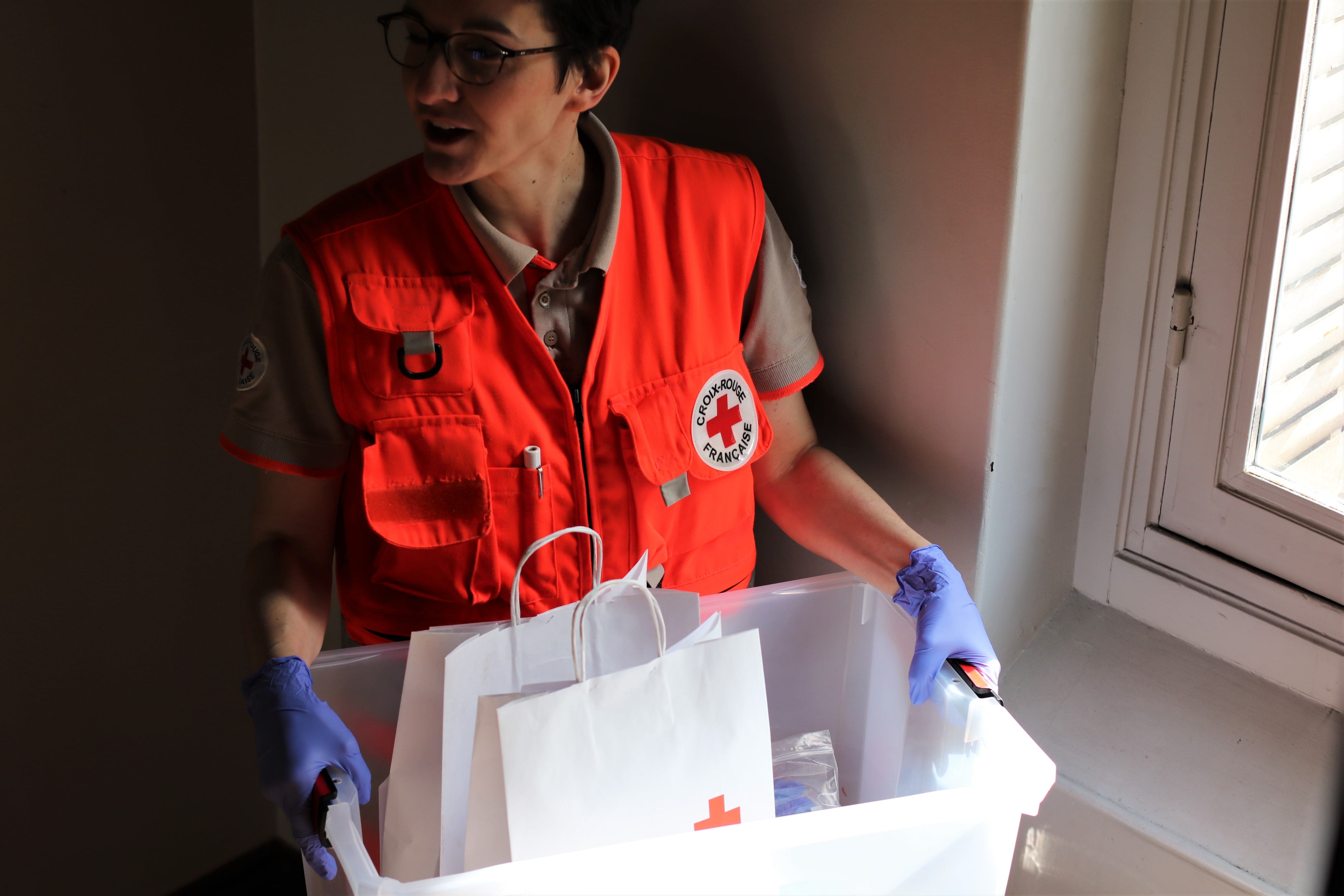 Croix-Rouge Chez Vous Livraison à domicile de produits de première nécessité © Elodie Esteve
