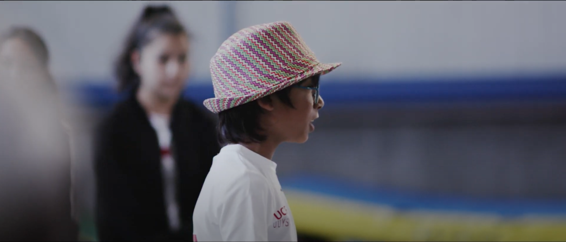 Un enfant qui fait du théâtre