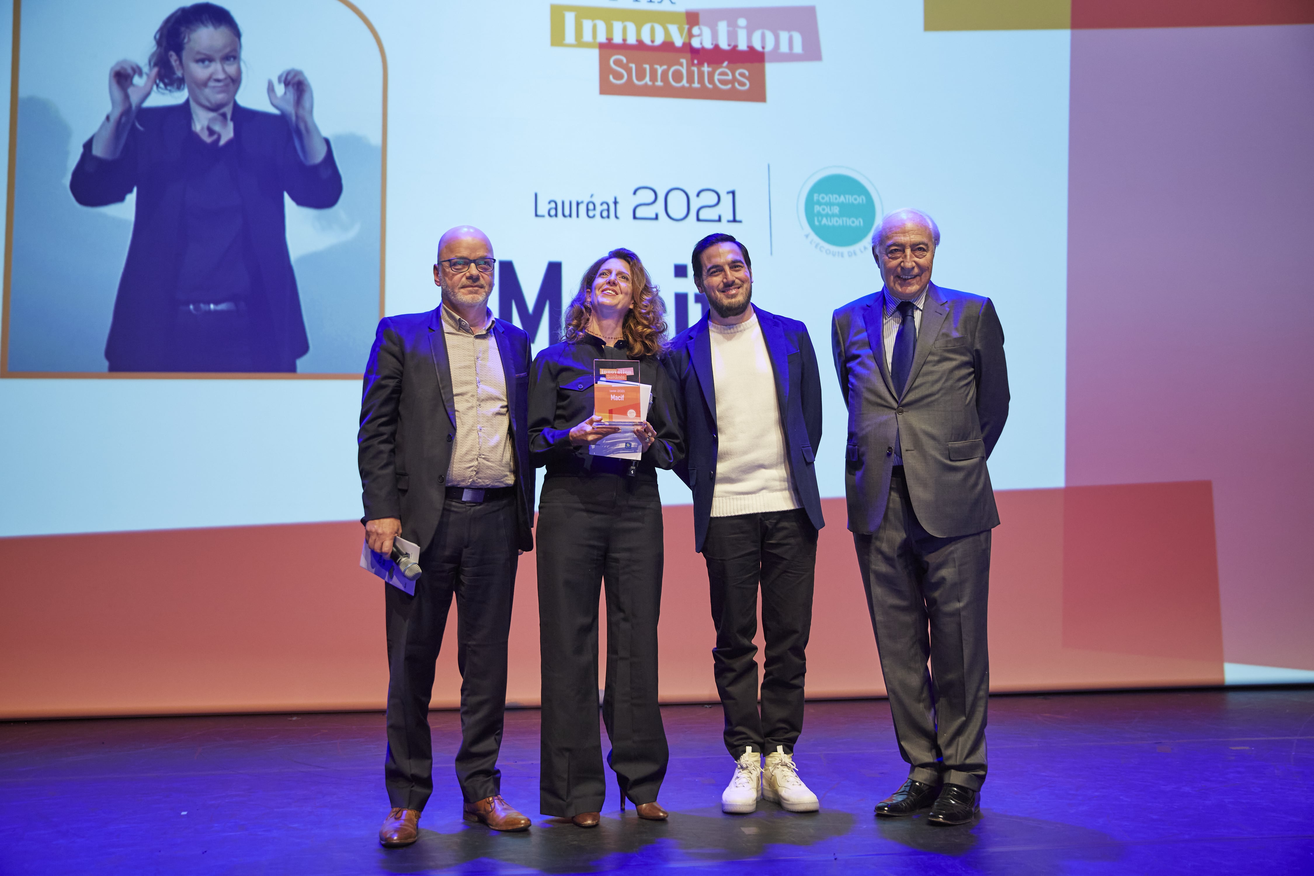 Remise du trophée Prix Innovation Surdités 2021 à la MACIF par Jean-Pierre Meyers