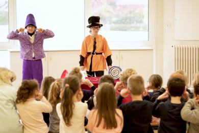 Extrait du spectable Décibel et Tintamarre dans une salle de classe de maternelle