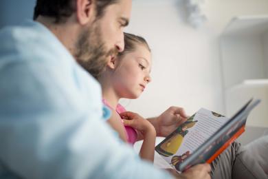 Pere et fille lecture