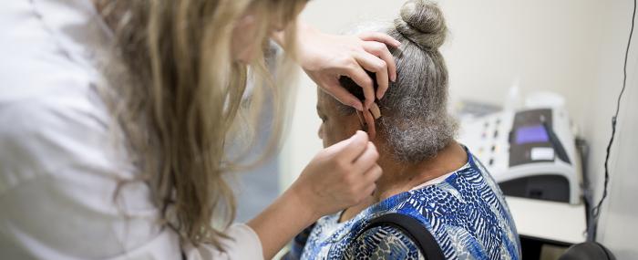 Pose d'un appareil auditif