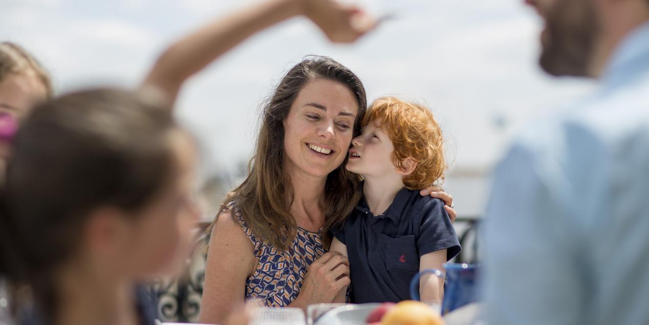 Une femme et son fils - Fondation Pour l'Audition